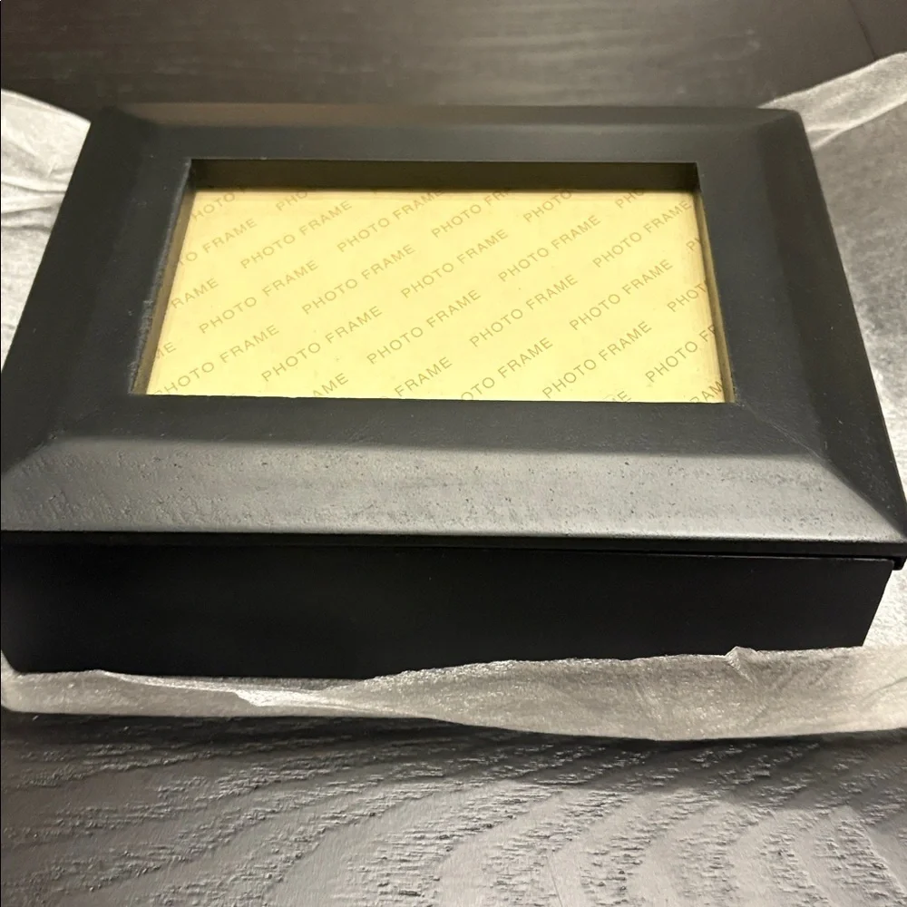 NWOT Keepsake Photo Box - Black Wood